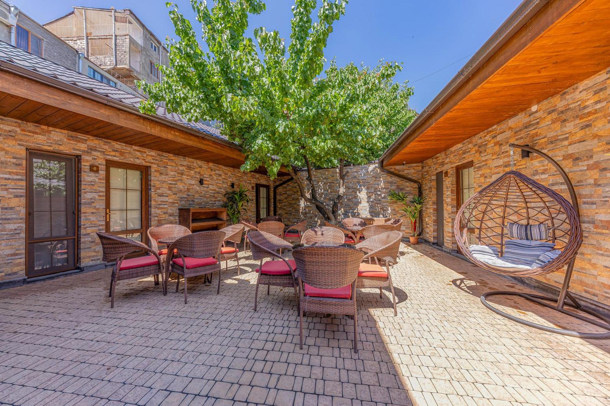 Boutique Living Hotel Erevan Exterior foto