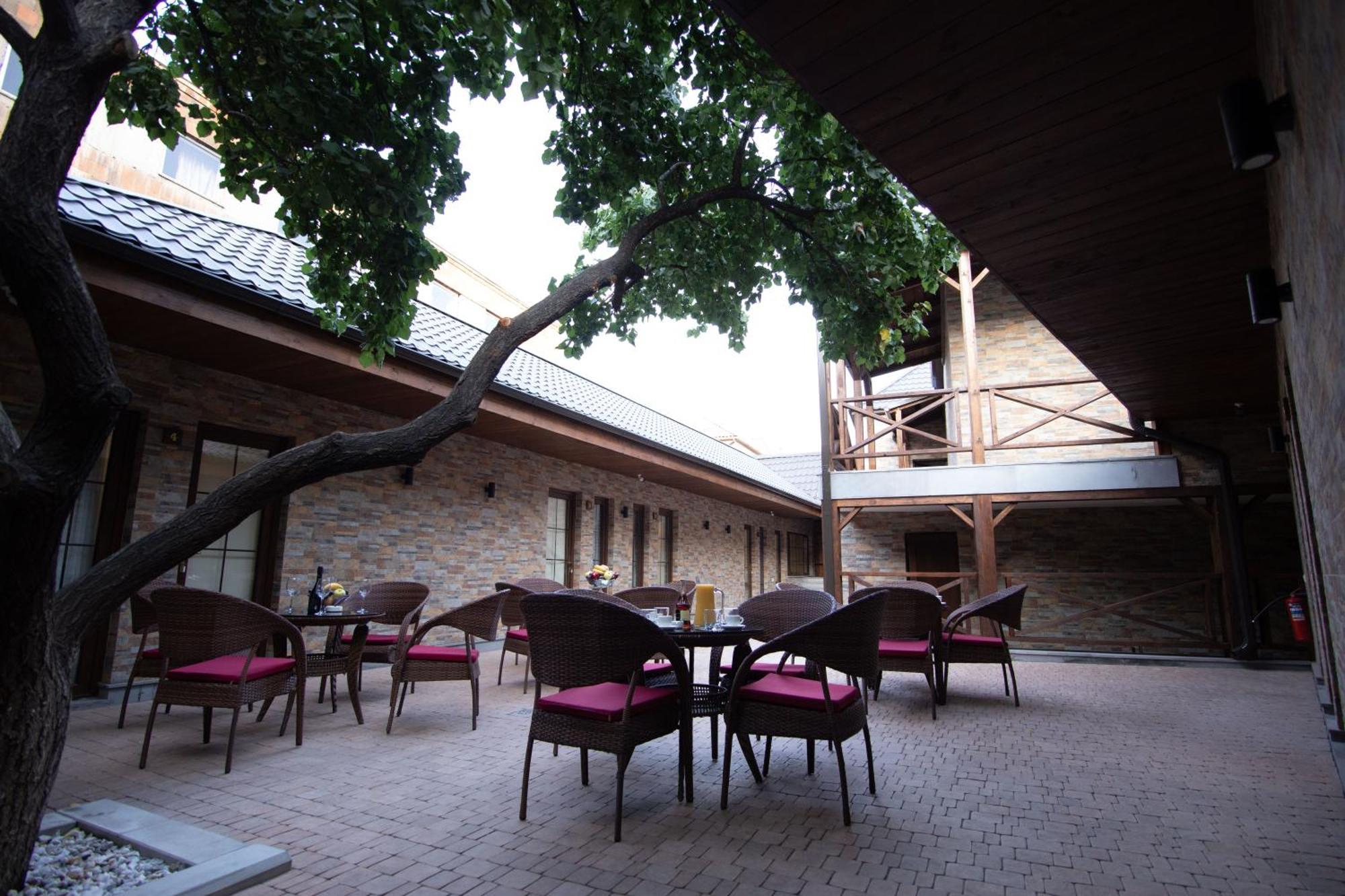 Boutique Living Hotel Erevan Exterior foto