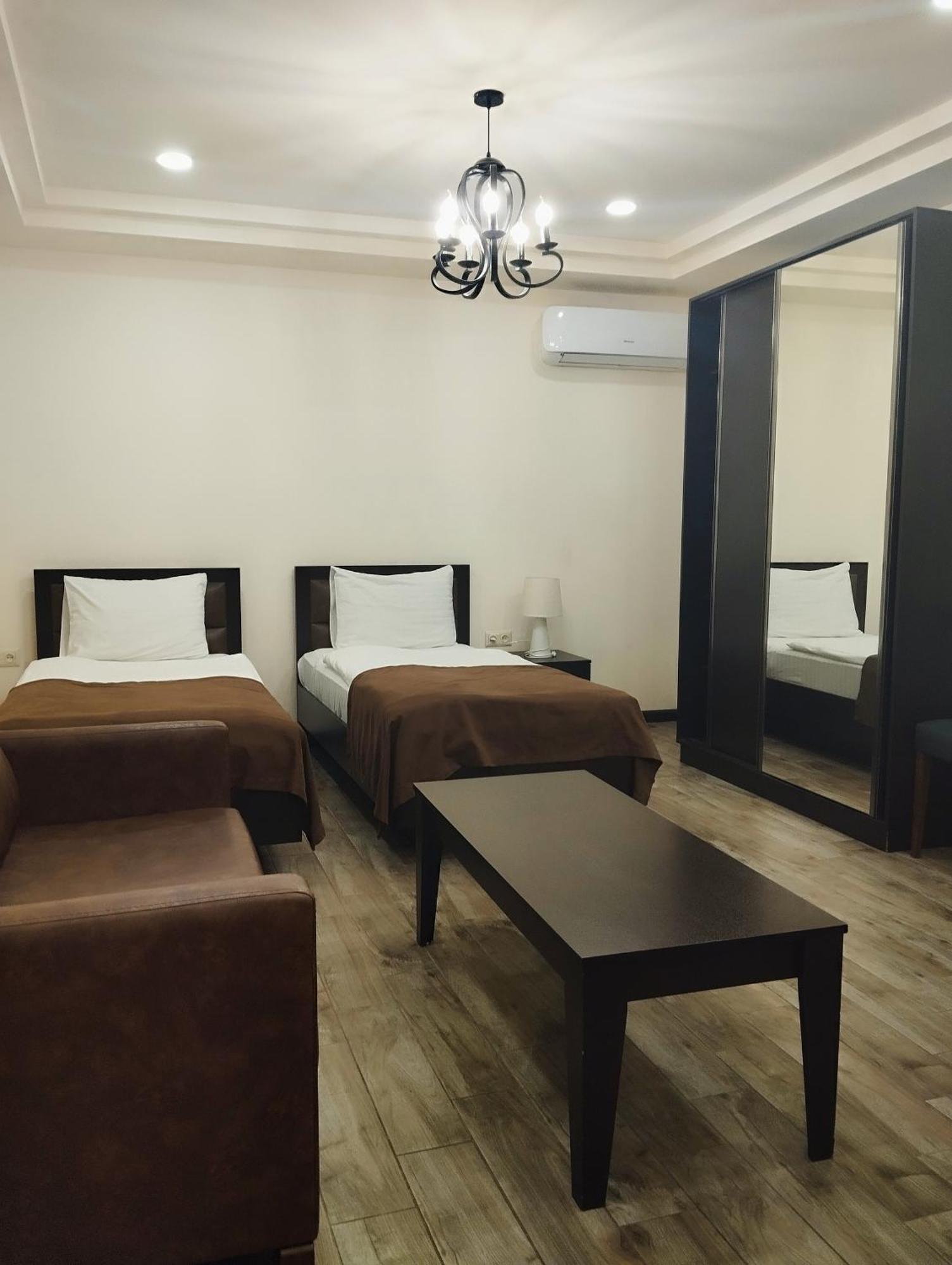 Boutique Living Hotel Erevan Exterior foto