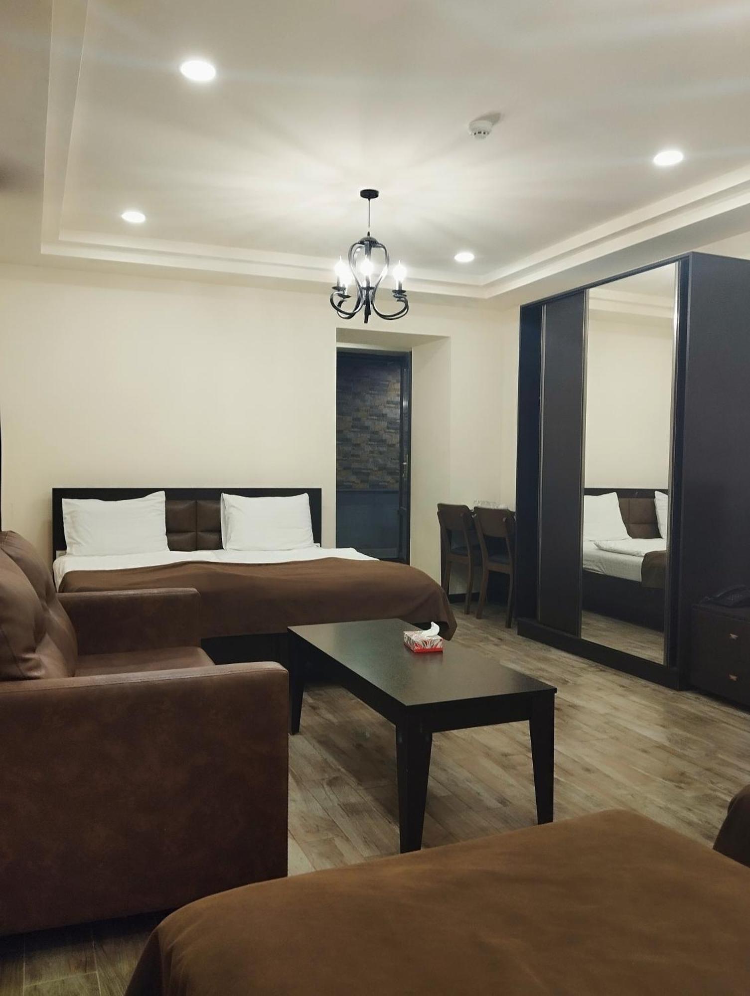 Boutique Living Hotel Erevan Exterior foto